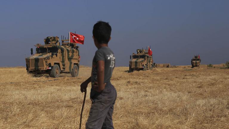 Οι επιθέσεις των Kούρδων αναγκάζουν την Τουρκία σε αλλαγή στρατηγικής στην Συρία