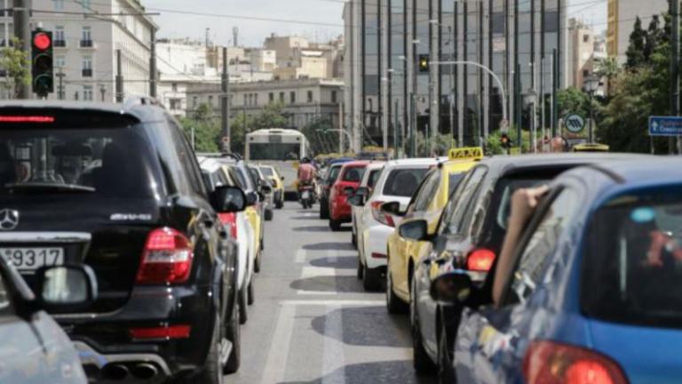 Μποτιλιαρισμένοι δρόμοι σε Αθήνα και Πειραιά - Θέλει πολλή υπομονή από τους οδηγούς - Δείτε live την κίνηση