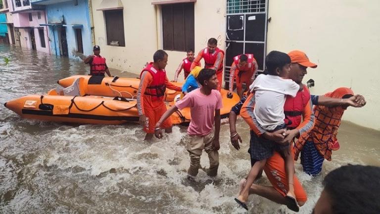 Ινδία: Τουλάχιστον 41 νεκροί από πλημμύρες και κατολισθήσεις