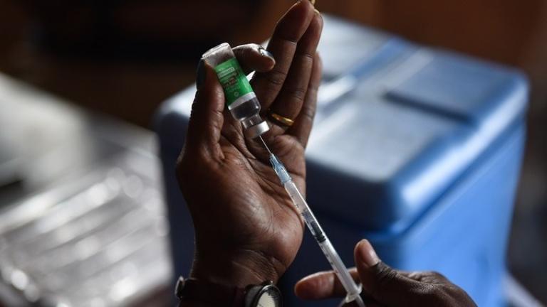 Ο ΠOY ενέκρινε για επείγουσα χρήση το πρώτο ινδικό εμβόλιο κατά της COVID-19