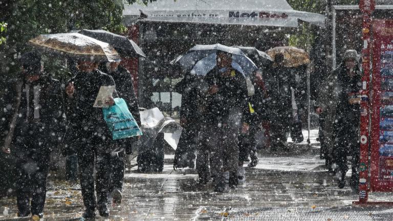 Την Κυριακή αναμένονται βροχές και καταιγίδες σε αρκετές περιοχές, οι οποίες θα είναι ισχυρότερες στα δυτικά, στα βόρεια και στο Αιγαίο