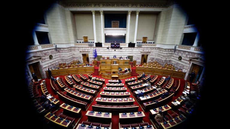 Covid-19: Έντονη αντιπαράθεση μεταξύ κυβέρνησης και ΣΥΡΙΖΑ στη Βουλή με επίκεντρο την έκθεση Λύτρα - Τσιόδρα για τη θνητότητα εκτός ΜΕΘ