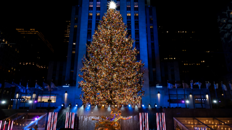 Νέα Υόρκη: Φωταγωγήθηκε το χριστουγεννιάτικο δέντρο στο Rockfeller Center