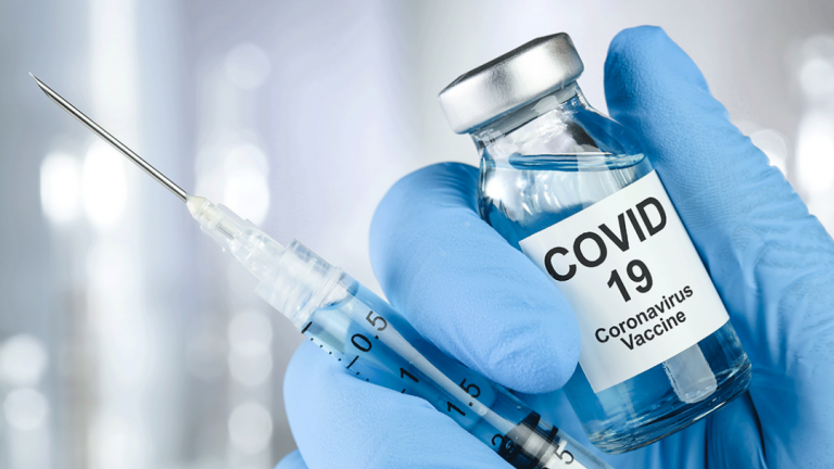Εμβόλιο κατά του κορωνοϊού για εφ' όρου ζωής έως το 2024