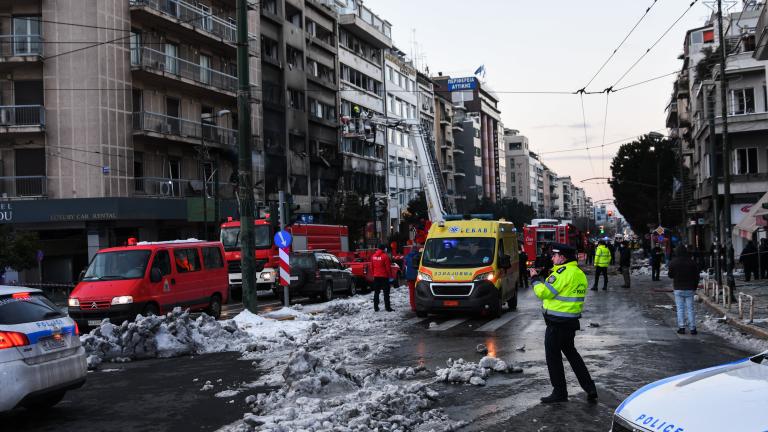 Κλειστή παραμένει η λεωφόρος Συγγρού λόγω της ισχυρής έκρηξης σε κτίριο 