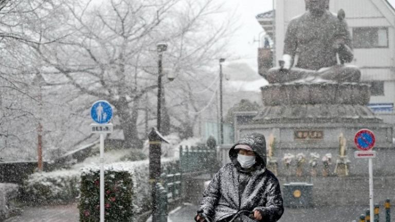 Ιαπωνία: Σπάνια σφοδρή χιονόπτωση πλήττει το Τόκιο, ακυρώθηκαν πτήσεις