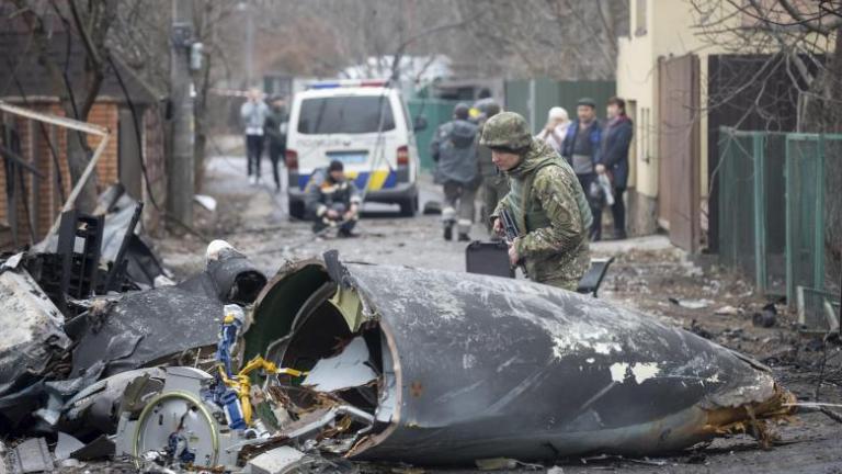 ουλάχιστον 364 άμαχοι έχουν επιβεβαιωθεί ότι σκοτώθηκαν στην Ουκρανία από την εισβολή των ρωσικών στρατευμάτων στις 24 Φεβρουαρίου και άλλοι 759 τραυματίστηκαν, αν και οι πραγματικοί αριθμοί είναι πιθανότατα «σημαντικά υψηλότεροι», δήλωσε σήμερα σε νεότερη της ενημέρωση μια αποστολή παρακολούθησης του ΟΗΕ.  Στον επικαιροποιημένο απολογισμό που αφορά στα θύματα έως τις 5 Μαρτίου, προστέθηκαν επιπλέον 13 θανάτοι και 52 τραυματισμοί, σχετικά με τα θύματα που ανέφεραν το Σάββατο, οι παρατηρητές του Γραφείου της