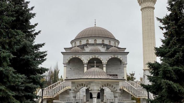 Ένα τζαμί, στο οποίο φιλοξενούνταν 80 άμαχοι, βομβαρδίστηκε στη Μαριούπολη, σύμφωνα με το Κίεβο