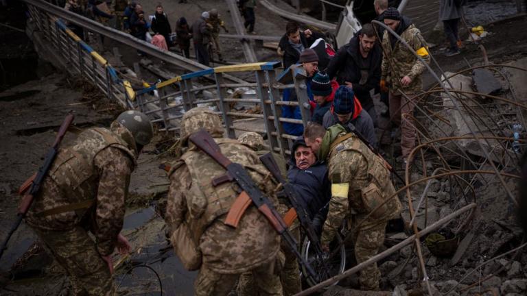 Οι ρωσικές δυνάμεις πραγματοποιούν "ευρεία επίθεση" στην Ουκρανία - Η Μόσχα ισχυρίζεται ότι έχει καταστρέψει πολλά μαχητικά