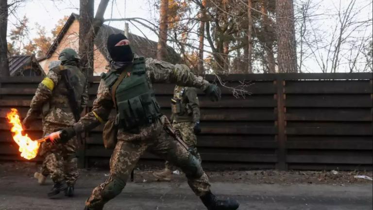 Ουκρανία: Οι ρωσικές δυνάμεις περικυκλώνουν το Κίεβο και αποκλείουν τη Μαριούπολη