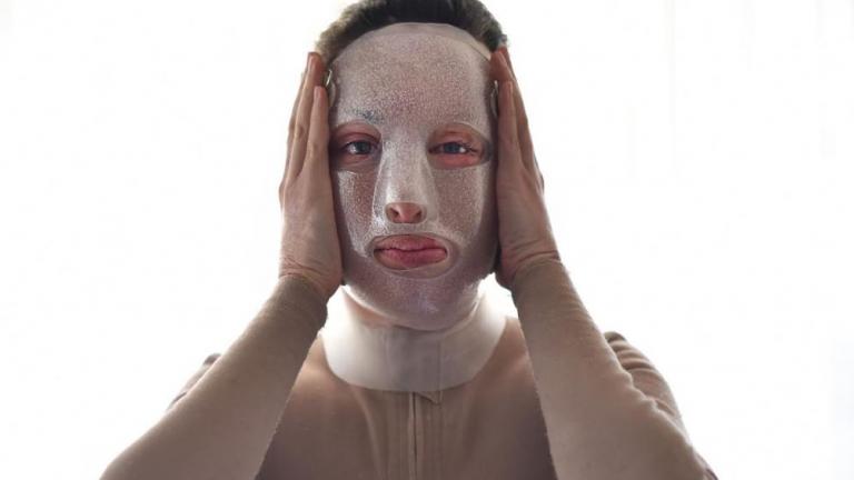 Η Ιωάννα Παλιοσπύρου δείχνει το πρόσωπό της για πρώτη φορά μετά την επίθεση με το βιτριόλι (ΦΩΤΟ)