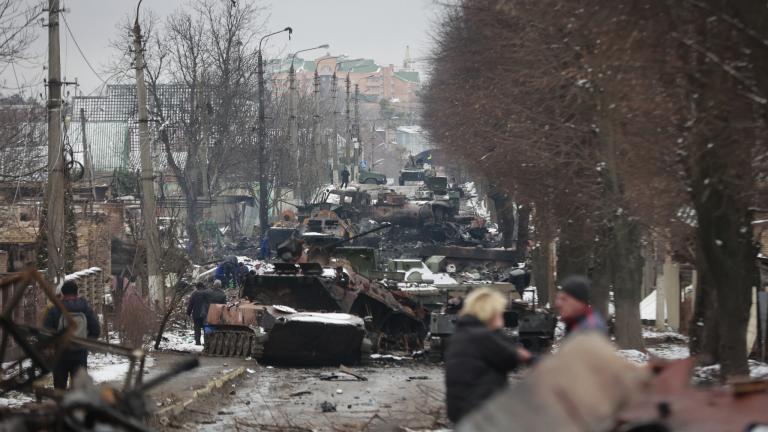 Ουκρανία: Δεκάδες πτώματα αμάχων βρέθηκαν σε ομαδικό τάφο σε χωριό κοντά στο Κίεβο