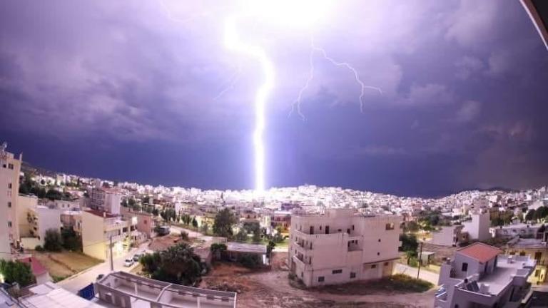 Ισχυρές βροχοπτώσεις: Αγνοείται άνδρας στη Χαλκίδα - Προβλήματα στην Αττική -