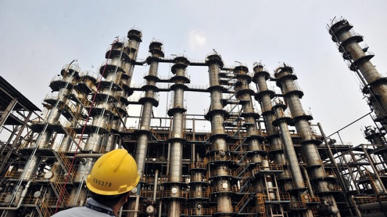 Μπάιντεν: Οι πετρελαϊκές εταιρίες περιορίζουν την παραγωγή για να διατηρούν ψηλά τις τιμές και το κέρδος