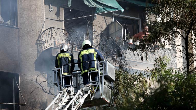 Πυρκαγιά σε κατάστημα στην Αχαρνών - Εκρήξεις από φιάλες υγραερίου