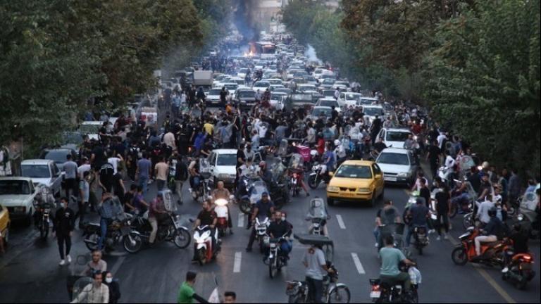 Καζάνι που βράζει το Ιράν: Πάνω από 1.000 διώκονται ποινικά αφότου ξεκίνησαν οι διαδηλώσεις