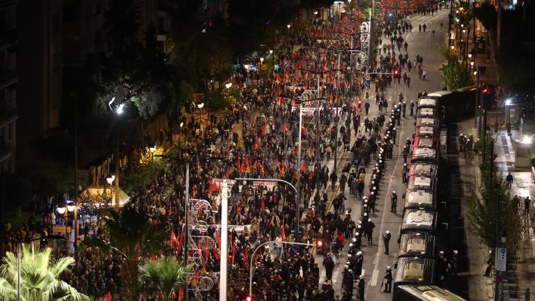 49 χρόνια από την εξέγερση του Πολυτεχνείου: Ολοκληρώθηκε η μαζική πορεία 