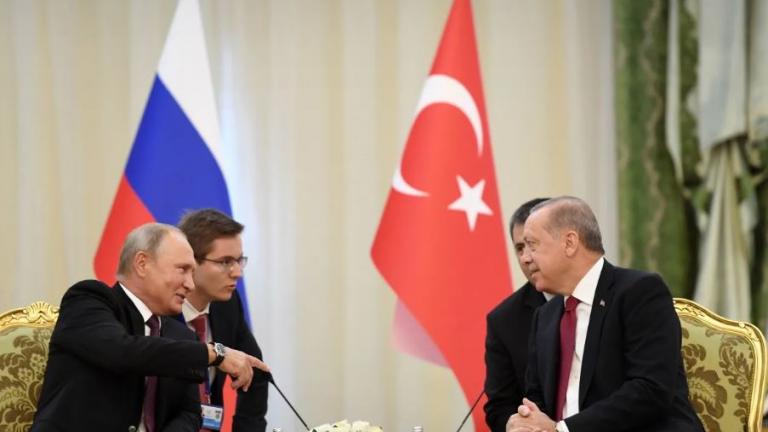 Ο Πούτιν στηρίζει τον Ερντογάν για να παραμείνει στην εξουσία