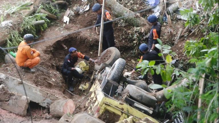 Τουλάχιστον 268 νεκροί από τον σεισμό στην Ινδονησία