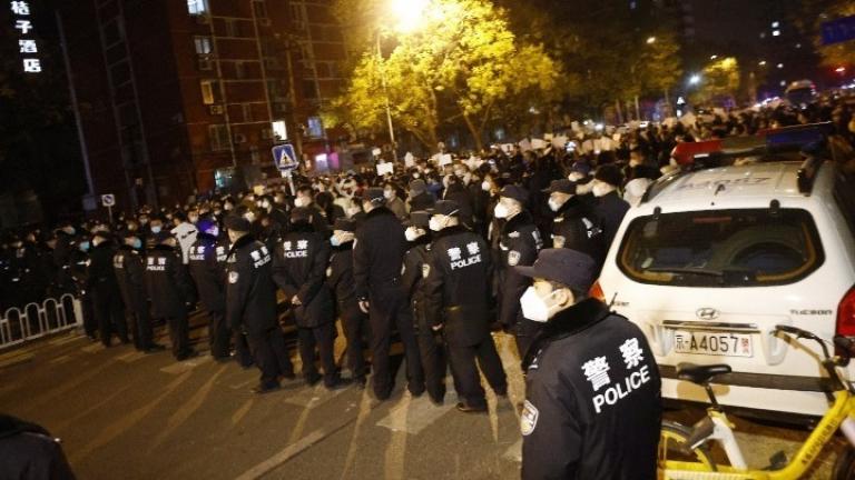 Κίνα: Συνελήφθη δημοσιογράφος του BBC που κάλυπτε τις διαμαρτυρίες- Ντάουνινγκ Στριτ: «Προκαλεί σοκ» η σύλληψη του