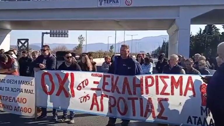 Αγρότες έκλεισαν την ΕΟ Αθηνών-Λαμίας στην Αταλάντη