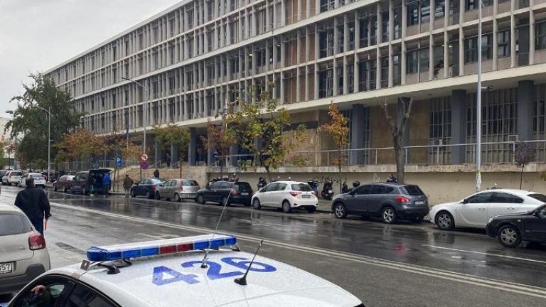 Κρατούμενος απέδρασε το πρωί από το δικαστικό μέγαρο της Θεσσαλονίκης