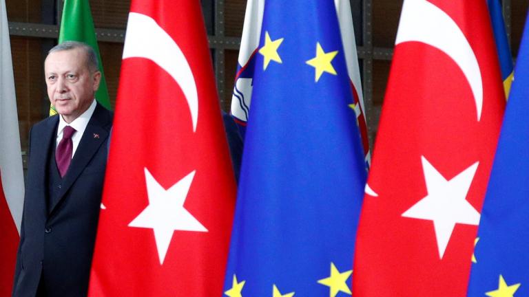 Σύμφωνα  με ανακοίνωση της Διεύθυνσης Επικοινωνιών της Προεδρίας, ο Πρόεδρος του Ευρωπαϊκού Συμβουλίου, Σαρλ Μισέλ, τηλεφώνησε στον Ερντογάν και τον συνεχάρη για την επανεκλογή του στην Προεδρία