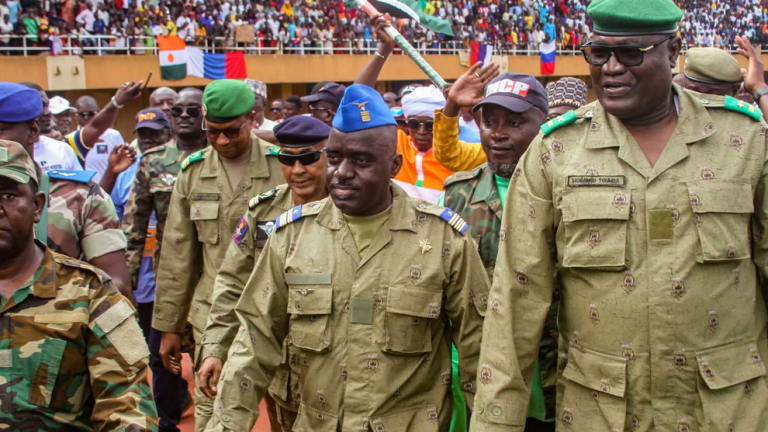 Το στρατιωτικό καθεστώς που επιβλήθηκε με πραξικόπημα στον Νίγηρα σχημάτισε νέα κυβέρνηση με την μέθοδο φυσικά του «αποφασίζουμε και διατάζουμε»