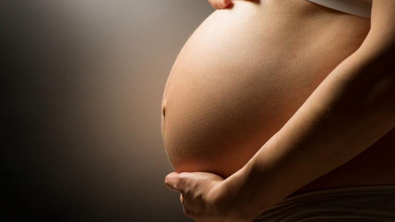 Τα παιδικά ψυχικά τραύματα μπορεί να αυξήσουν τον μετέπειτα κίνδυνο επιπλοκών στην εγκυμοσύνη