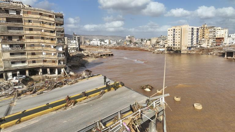 Πλημμύρες στη Λιβύη: Οι ελπίδες να βρεθούν επιζώντες σβήνουν	