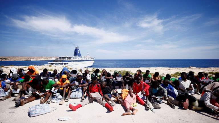 Στην Λαμπεντούζα έφτασαν το τελευταίο εικοσιτετράωρο 593 μετανάστες και πρόσφυγες