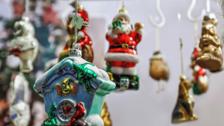 Θεσσαλονίκη: Με ...κοντομάνικα ξεκινούν οι προετοιμασίες για τη δημιουργία Χριστουγεννιάτικης Αγοράς
