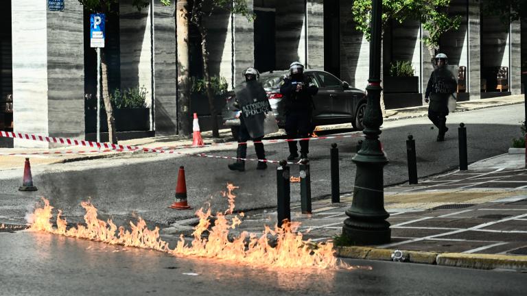 Επεισόδια στο Πανεκπαιδευτικό Συλλαλητήριο – Δακρυγόνα στην πλατεία Κλαυθμώνος