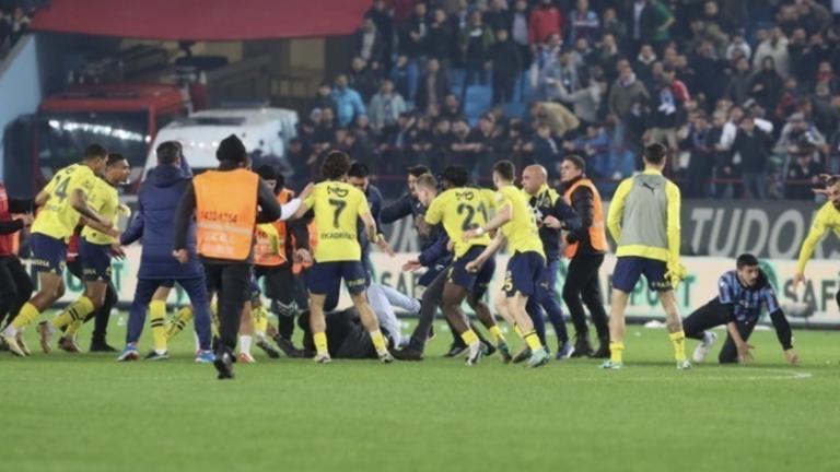 Σκέψεις στην Φενέρμπαχτσε να αποχωρήσει της από το τουρκικό πρωτάθλημα μετά την επίθεση στους ποδοσφαιριστές της από οπαδούς της Τραμπζονσπόρ