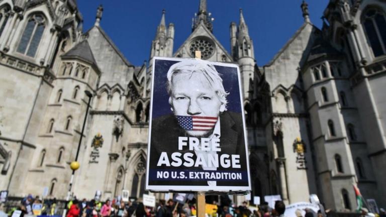 Τζούλιαν Ασάνζ: Σήμερα η απόφαση του βρετανικού δικαστηρίου για την έκδοσή του στις ΗΠΑ