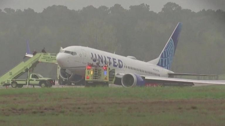 ΗΠΑ: Αεροσκάφος Boeing 737 βγήκε από τον διάδρομο του αεροδρομίου Χιούστον - Σώοι οι επιβάτες 