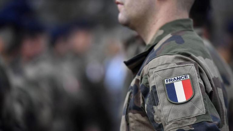 Γαλλία: Η κυβέρνηση διαψεύδει ότι ετοιμάζεται να στείλει 2.000 στρατιώτες στην Ουκρανία