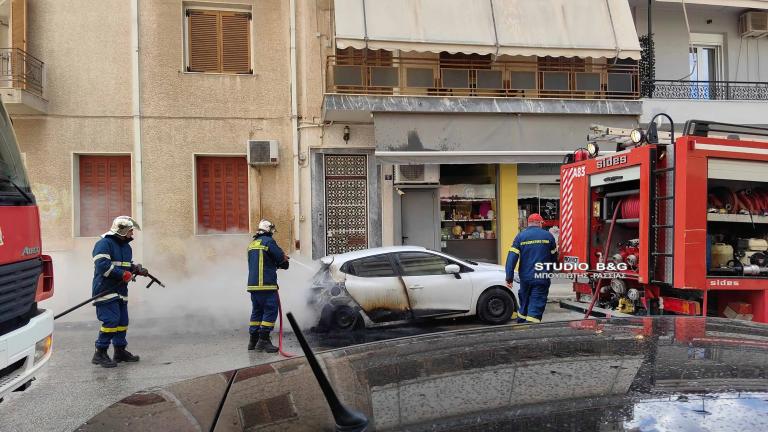 Ναύπλιο: Φωτιά σε αυτοκίνητο μετά από έκρηξη