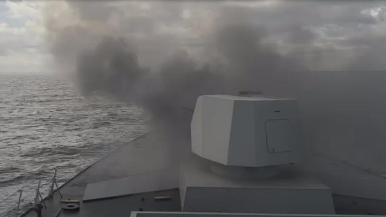 Επίθεση των Χούθι σε ελληνόκτητο πλοίο – Κατερρίφθη UAV από πυρά συνοδού ιταλικού πολεμικού – Συνεχίζεται ο πλους του με τη συνοδεία της φρεγάτας «ΥΔΡΑ»