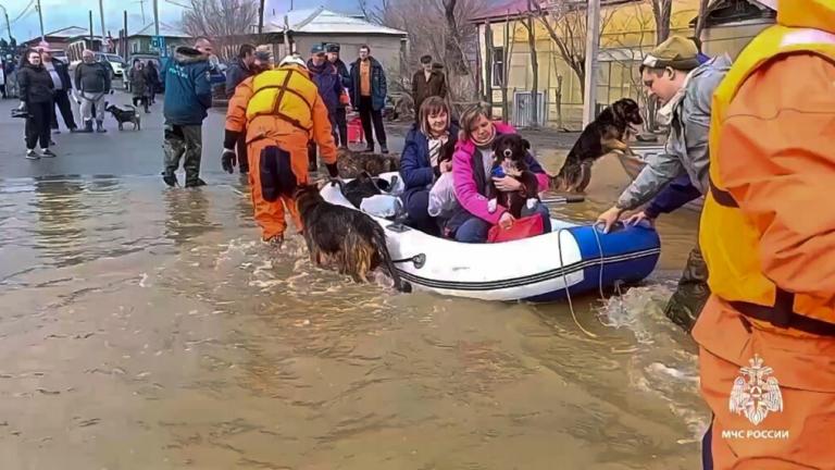 Ρωσία: Τα χιόνια λιώνουν και πάνω από 10.400 σπίτια έχουν πλημμυρίσει σε όλη τη χώρα