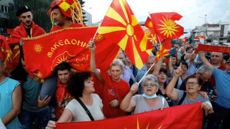 Β. Μακεδονία - Προεδρικές εκλογές: Συλλαλητήριο στα Σκόπια με χιλιάδες συμμετέχοντες