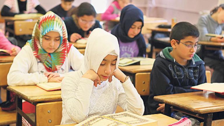 Γερμανία: Οι περισσότεροι μουσουλμάνοι μαθητές θεωρούν σημαντικότερο το Κοράνι από τους νόμους του γερμανικού κράτους