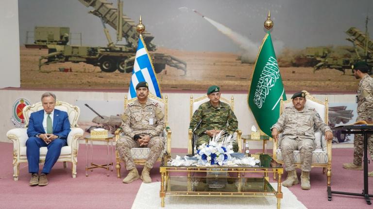 Α/ΓΕΕΘΑ Στρατηγός Δ. Χούπης: Επίσκεψη στην ΕΛΔΥΣΑ με τα Κ/Β «Πάτριοτ» στη Σαουδική Αραβία