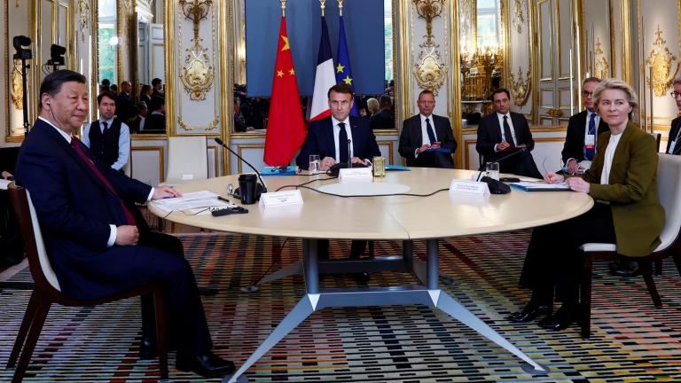 Στο Παρίσι ο Σι Τζινπίνγκ: Συνάντηση με Μακρόν και Φον Ντερ Λάιεν — Στο επίκεντρο οι εμπορικές σχέσεις Κίνας - ΕΕ