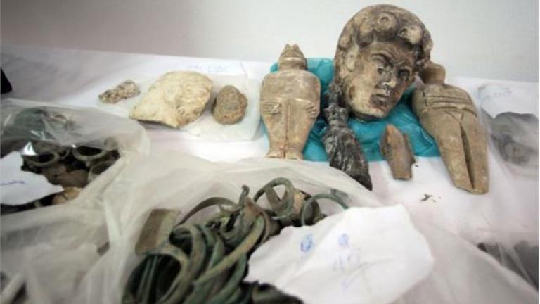 Άκρως οργανωμένο κύκλωμα αρχαιοκαπηλίας με λαθρανασκαφές σε όλη τη χώρα και πωλήσεις αρχαιοτήτων ακόμα και στο εξωτερικό