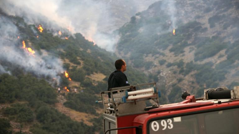 Κινδυνεύουν πέντε ελληνικά χωριά στην Αλβανία από μεγάλη φωτιά 
