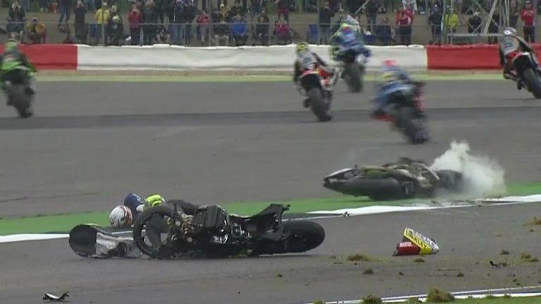 Σοκαριστικό ατύχημα στο Moto GP (pics & vid)