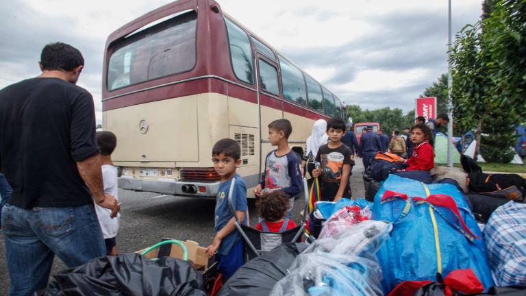 Ολοκληρώθηκε η επιχείρηση απομάκρυνσης μεταναστών από το βενζινάδικο στο Πολύκαστρο 