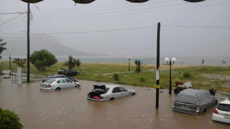 Πλημμύρες και πτώσεις βράχων στην περιοχή της Σιθωνίας Χαλκιδικής, λόγω των έντονων βροχοπτώσεων
