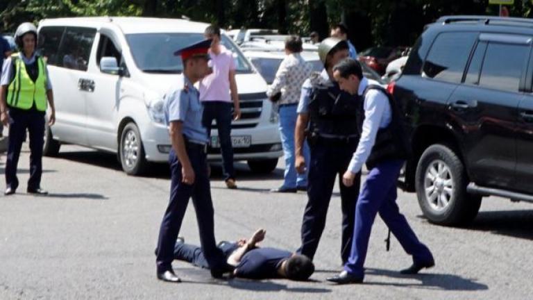 Έξι άνθρωποι σκοτώθηκαν, οκτώ τραυματίστηκαν από πυροβολισμούς στο Αλμάτι